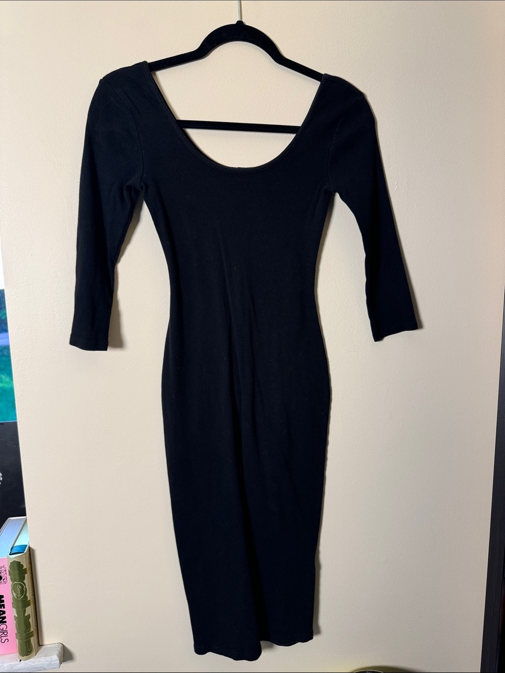 Classic Black Scoop-Neck Bodycon Dress